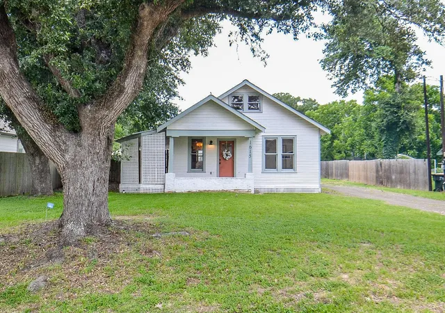 Photo 1 of Single family home for sale at 1615 Eagle Lake Rd, Sealy, TX 77474 | MLS# 48422995 | Listing updated on 2026-09-16