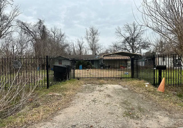 4th image of 750 Lovers Ln, Houston, TX 77091 | MLS# 25144617