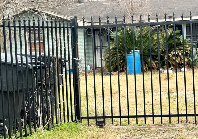 5th image of 750 Lovers Ln, Houston, TX 77091 | MLS# 25144617