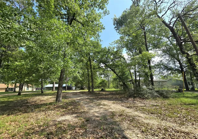 Photo 4 of Land for sale at 0 Lakeside Dr, Huntsville, TX 77320 | MLS# 64274269 | Listing updated on 2026-08-10