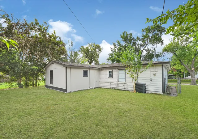 Photo 3 of Single family home for sale at 6511 Belmark St, Houston, TX 77087 | MLS# 5206722 | Listing updated on 2026-10-07