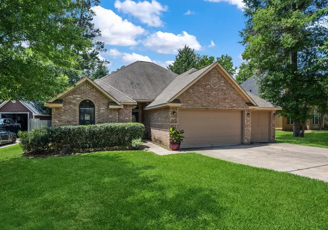 Photo 2 of Single family home for sale at 12295 Pegasus Dr, Willis, TX 77318 | MLS# 71951042 | Listing updated on 2026-08-22