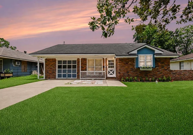 Photo 1 of Single family home for sale at 203 Chestnut St, Lake Jackson, TX 77566 | MLS# 12407206 | Listing updated on 2026-09-14