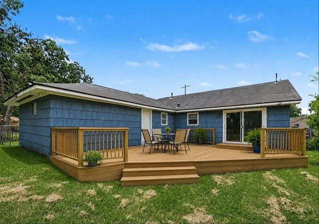 Photo 3 of Single family home for sale at 203 Chestnut St, Lake Jackson, TX 77566 | MLS# 12407206 | Listing updated on 2026-09-14