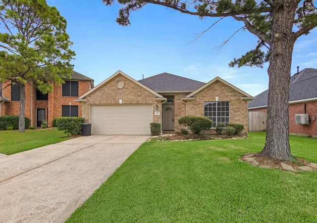 Homes for sale in La Porte, TX | 300 Spencer Lndg E, La Porte, TX 77571 | MLS# 90224532