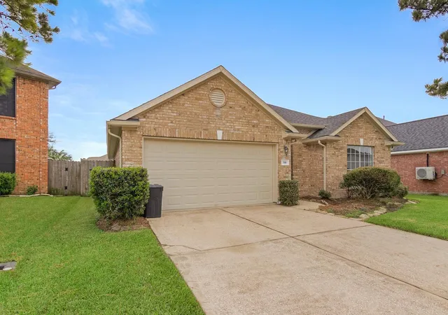 Homes for sale in La Porte, TX | 300 Spencer Lndg E, La Porte, TX 77571 | MLS# 90224532