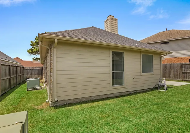 Homes for sale in La Porte, TX | 300 Spencer Lndg E, La Porte, TX 77571 | MLS# 90224532