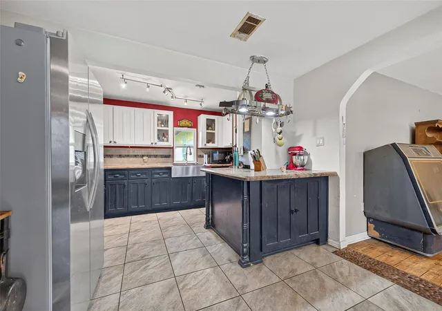 Photo 1 of Single family home for sale at 141 Town And Country Dr, Huntsville, TX 77320 | MLS# 51803345 | Listing updated on 2026-09-04