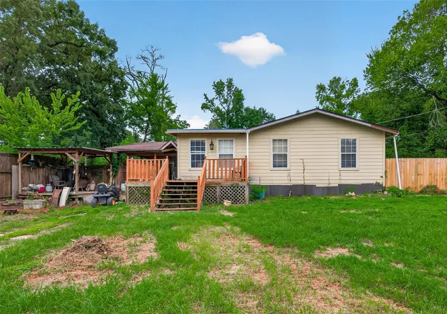 Photo 2 of Single family home for sale at 141 Town And Country Dr, Huntsville, TX 77320 | MLS# 51803345 | Listing updated on 2026-09-04