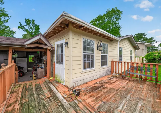 Photo 3 of Single family home for sale at 141 Town And Country Dr, Huntsville, TX 77320 | MLS# 51803345 | Listing updated on 2026-09-04