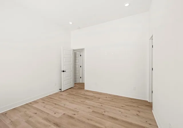 2nd image of 5042 Pershing St, Houston, TX 77033