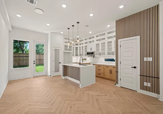 3rd image of 5042 Pershing St #A-B, Houston, TX 77033 | MLS# 61754636