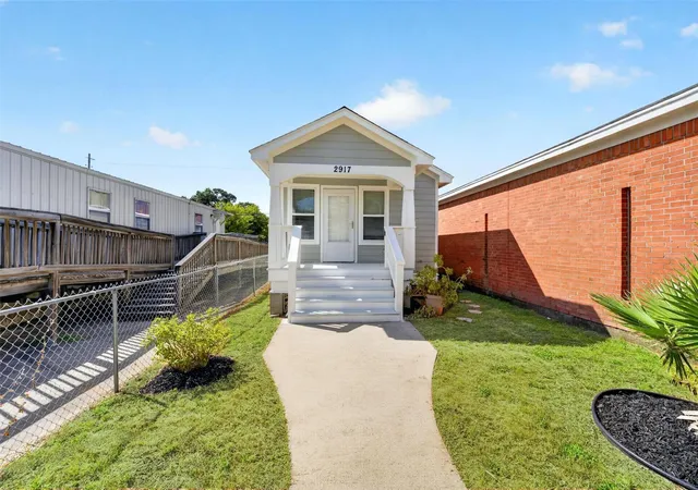 Photo 1 of Single family home for sale at 2917 Avenue M, Galveston, TX 77550 | MLS# 94403177 | Listing updated on 2026-09-16
