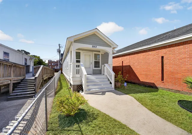 Photo 2 of Single family home for sale at 2917 Avenue M, Galveston, TX 77550 | MLS# 94403177 | Listing updated on 2026-09-16