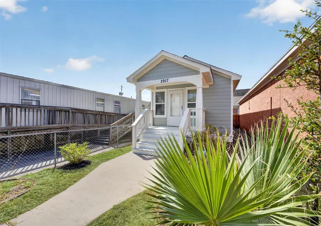 Photo 3 of Single family home for sale at 2917 Avenue M, Galveston, TX 77550 | MLS# 94403177 | Listing updated on 2026-09-16