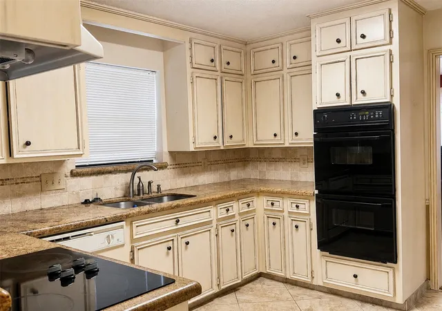 3rd image of 2058 Parkdale Dr, Kingwood, TX 77339 | MLS# 33877150