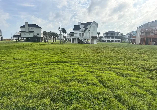 1st image of 46 Deets Rd, Dickinson, TX 77539 | MLS# 76593002