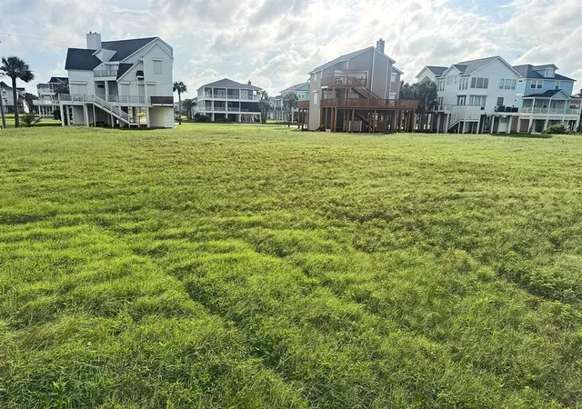 3rd image of 46 Deets Rd, Dickinson, TX 77539 | MLS# 76593002