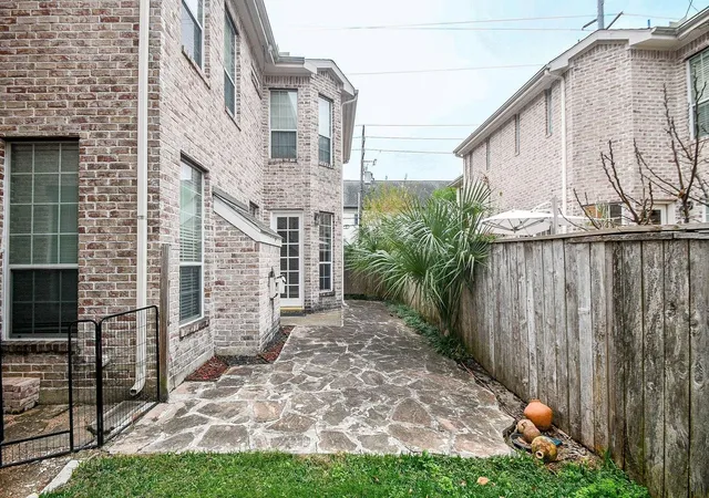 Homes for sale in Houston, TX | 2806 Bering Dr, Houston, TX 77057 | MLS# 29265074