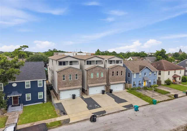 Photo 1 of Sale Pending at 2811 Wichita St, Houston, TX 77004 | MLS# 37224715 | Listing updated on 2026-09-16