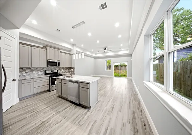 Photo 3 of Sale Pending at 2811 Wichita St, Houston, TX 77004 | MLS# 37224715 | Listing updated on 2026-09-16