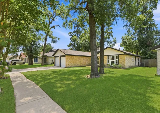 Photo 3 of Sale Pending at 13030 Ellesmere Dr, Houston, TX 77015 | MLS# 94235795 | Listing updated on 2026-09-17