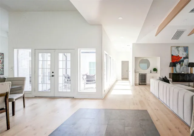Photo 3 of Single family home for sale at 10118 Briar Rose Dr, Houston, TX 77042 | MLS# 9063047 | Listing updated on 2026-05-01