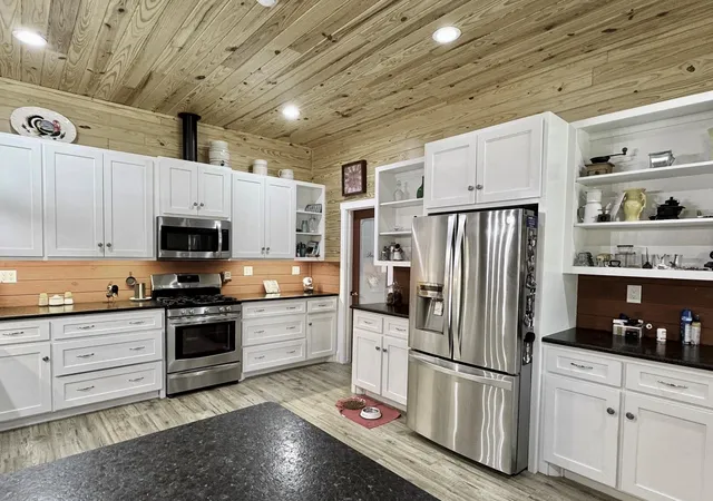 1st image of 17 Mosley Ln, Huntsville, TX 77320 | MLS# 10261069