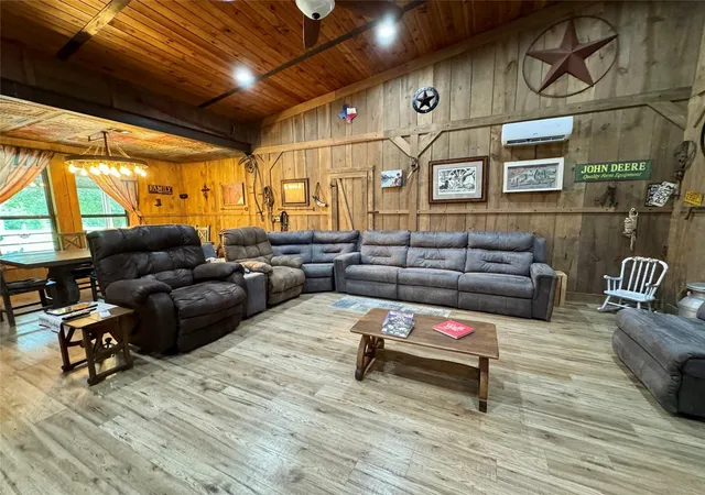 Photo 3 of Single family home for sale at 17 Mosley Ln, Huntsville, TX 77320 | MLS# 10261069 | Listing updated on 2026-09-24