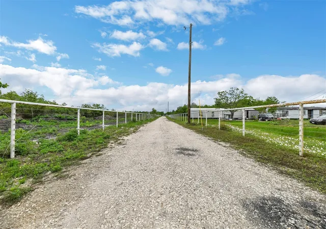 3rd image of 1369 County Road 486, Dayton, TX 77535 | MLS# 82143550