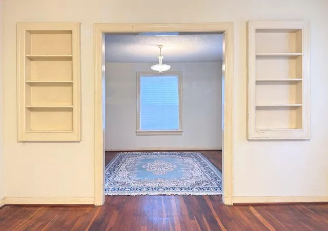 5th image of 1801 Central Dr, Beaumont, TX 77706 | MLS# 59036896
