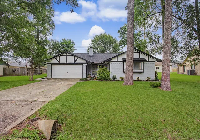 Photo 3 of Sale Pending at 327 Fir Ridge Dr, Huffman, TX 77336 | MLS# 22327453 | Listing updated on 2026-09-08