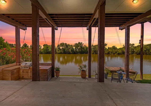 Photo 3 of Sale Pending at 1133 E Meyer Rd, Seabrook, TX 77586 | MLS# 13793341 | Listing updated on 2026-09-19