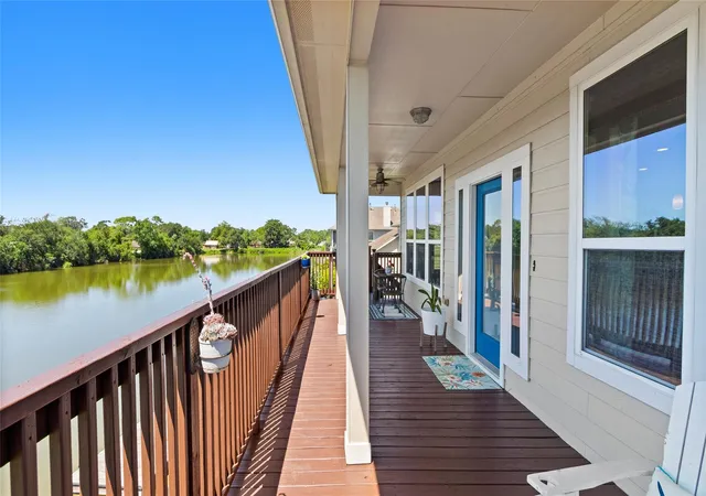 Photo 4 of Sale Pending at 1133 E Meyer Rd, Seabrook, TX 77586 | MLS# 13793341 | Listing updated on 2026-09-19