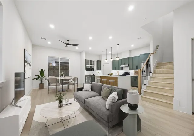 2nd image of 969 Highland Light Lane, Houston, TX 77091 | MLS# 11108393