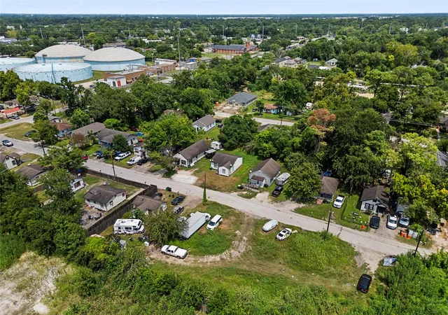 3rd image of 7324 Parkes St, Houston, TX 77088 | MLS# 93291054
