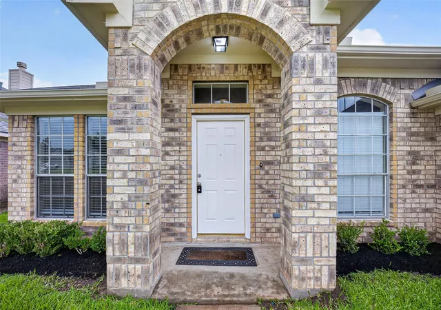 Homes for sale in Pearland, TX | 4915 Lochman Ln, Pearland, TX 77584 | MLS# 3441158