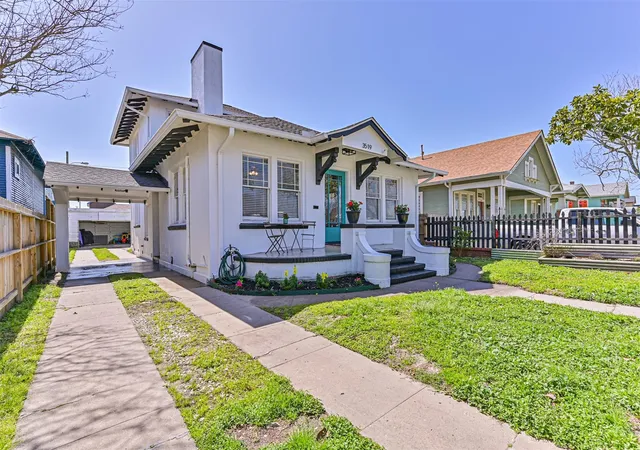 Photo 1 of Single family home for sale at 3519 Ave R 1/2, Galveston, TX 77550 | MLS# 14425689 | Listing updated on 2026-09-12