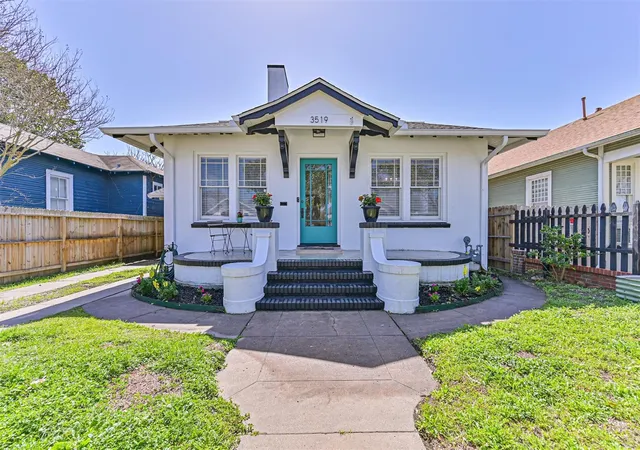 Photo 2 of Single family home for sale at 3519 Ave R 1/2, Galveston, TX 77550 | MLS# 14425689 | Listing updated on 2026-09-12
