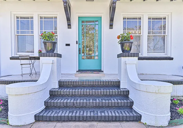 Photo 3 of Single family home for sale at 3519 Ave R 1/2, Galveston, TX 77550 | MLS# 14425689 | Listing updated on 2026-09-12