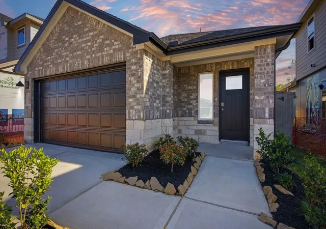 Photo 2 of Single family home for sale at 3421 Horseshoe Trl Ln, League City, TX 77511 | MLS# 11331966 | Listing updated on 2026-09-16