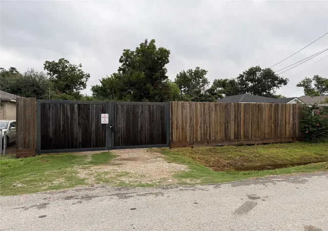 Photo 3 of Land for sale at 4217 E Toliver St, Houston, TX 77016 | MLS# 14598688 | Listing updated on 2025-12-18