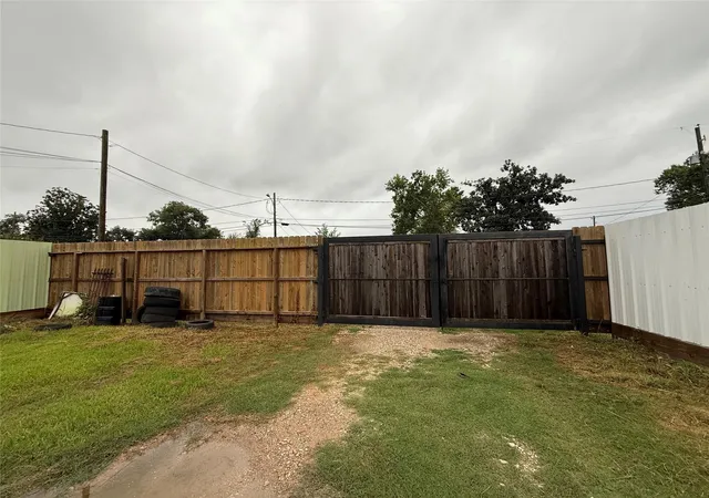 Photo 3 of Land for sale at 4217 E Toliver St, Houston, TX 77016 | MLS# 14598688 | Listing updated on 2025-12-18