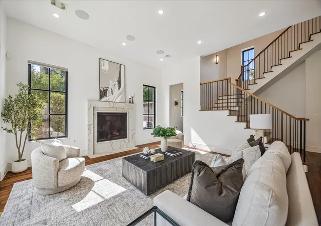 Photo 3 of Single family home for sale at 4521 Blossom St, Houston, TX 77007 | MLS# 47432400 | Listing updated on 2026-09-12