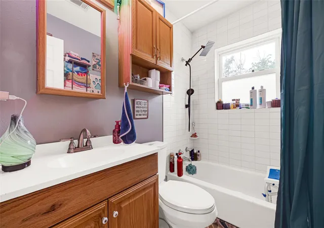 3rd image of 1008 E Houston St, Highlands, TX 77562 | MLS# 16042736