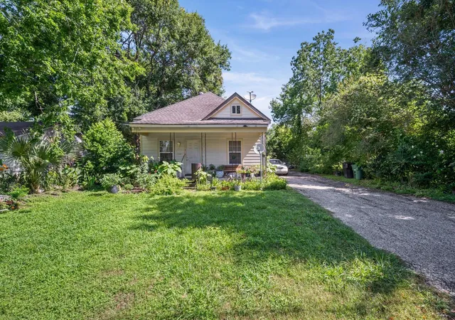 3rd image of 320 Eichwurzel Ln, Houston, TX 77009 | MLS# 64775634