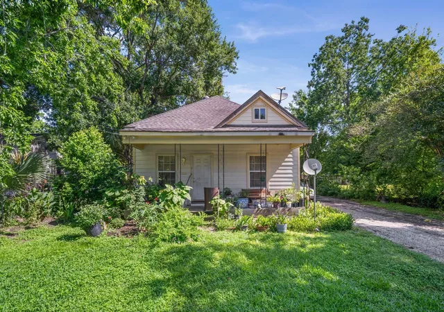 4th image of 320 Eichwurzel Ln, Houston, TX 77009 | MLS# 64775634