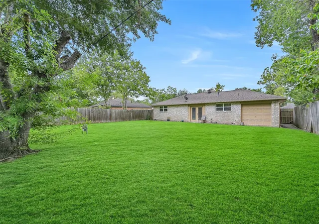 22nd image of 512 Castlelake Dr, Friendswood, TX 77546 | MLS# 46489092