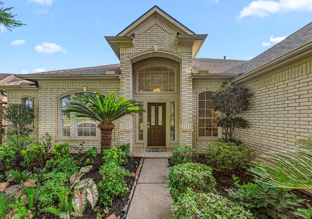 Photo 3 of Sale Pending at 1807 Spreading Bough Ln, Richmond, TX 77406 | MLS# 33276759 | Listing updated on 2026-09-15