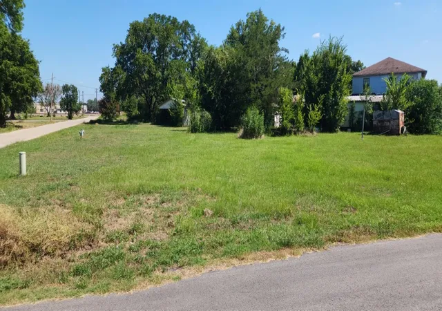 image of 0 Sycamore, Hearne, TX 77859 | MLS# 91617905